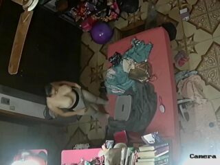 Hack cam phòng chị gái có quả ngực siêu khủng