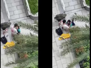 Em nữ sinh đeo kính bú cu cho ny xuất vào miêngh